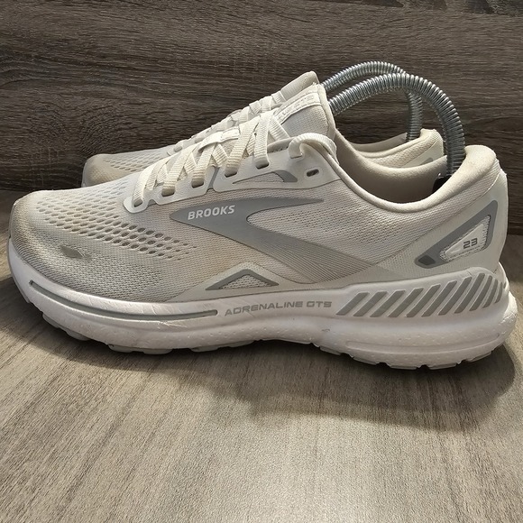Brooks Womens Adrenaline 23Running Shoes Size 8.5B Regular Width. WHITE! ⚡️ - Picture 1 of 10